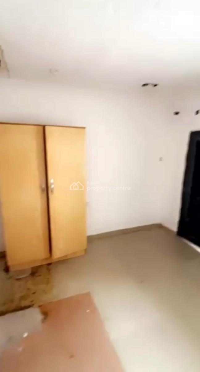 Well Maintained and Spacious 1 Bedroom Apartment Upstairs, Lekki Phase 1, Lekki, Lagos, Mini Flat (room and Parlour) for Rent