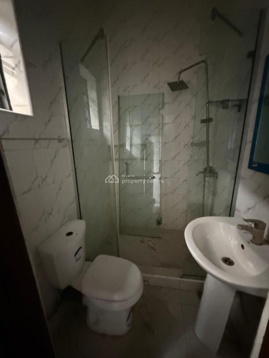 Luxurious Masters Bedroom Apartment with Jacuzzi and Balcony, Oral Estate Extension, By Chevron Toll Gate, Lekki, Lagos, Flat / Apartment for Rent