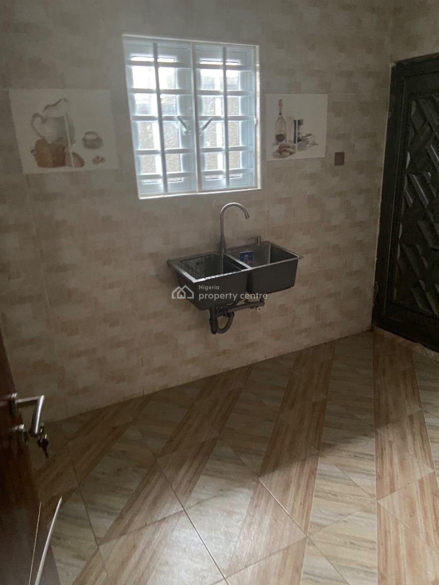 a Luxurious 3 Bedroom Flat, Damolapa Along Lucky Fiber Road, Ikorodu, Lagos, Flat / Apartment for Rent