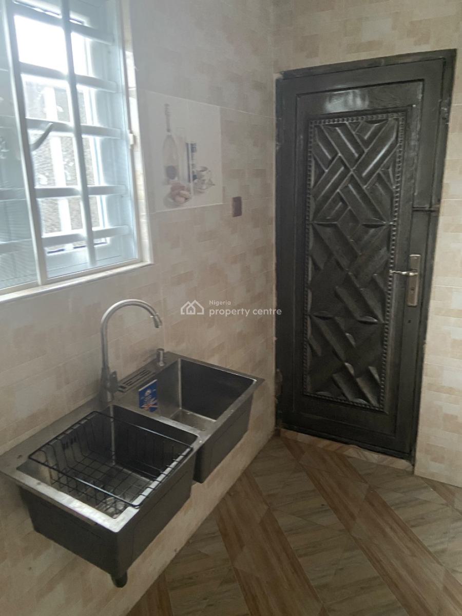 a Luxurious 3 Bedroom Flat, Damolapa Along Lucky Fiber Road, Ikorodu, Lagos, Flat / Apartment for Rent