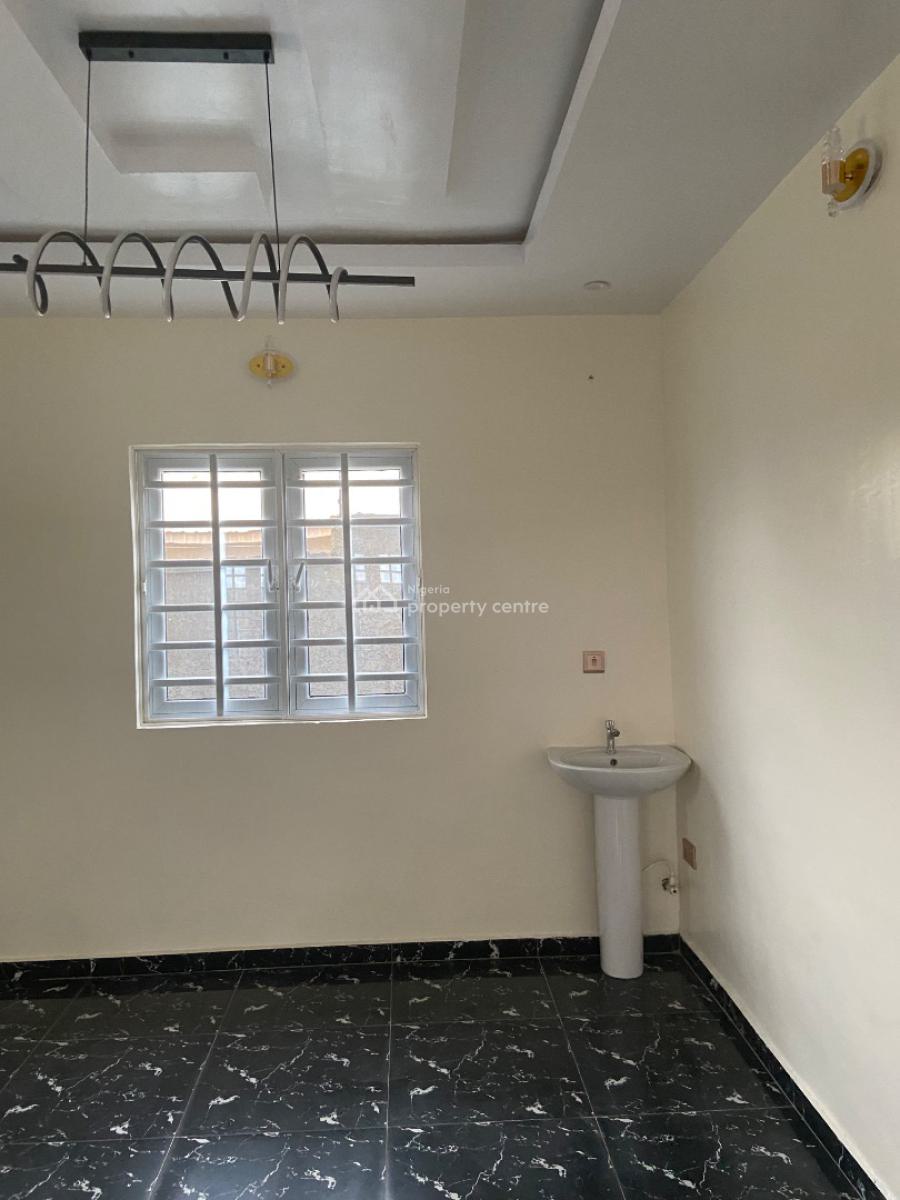 a Luxurious 3 Bedroom Flat, Damolapa Along Lucky Fiber Road, Ikorodu, Lagos, Flat / Apartment for Rent