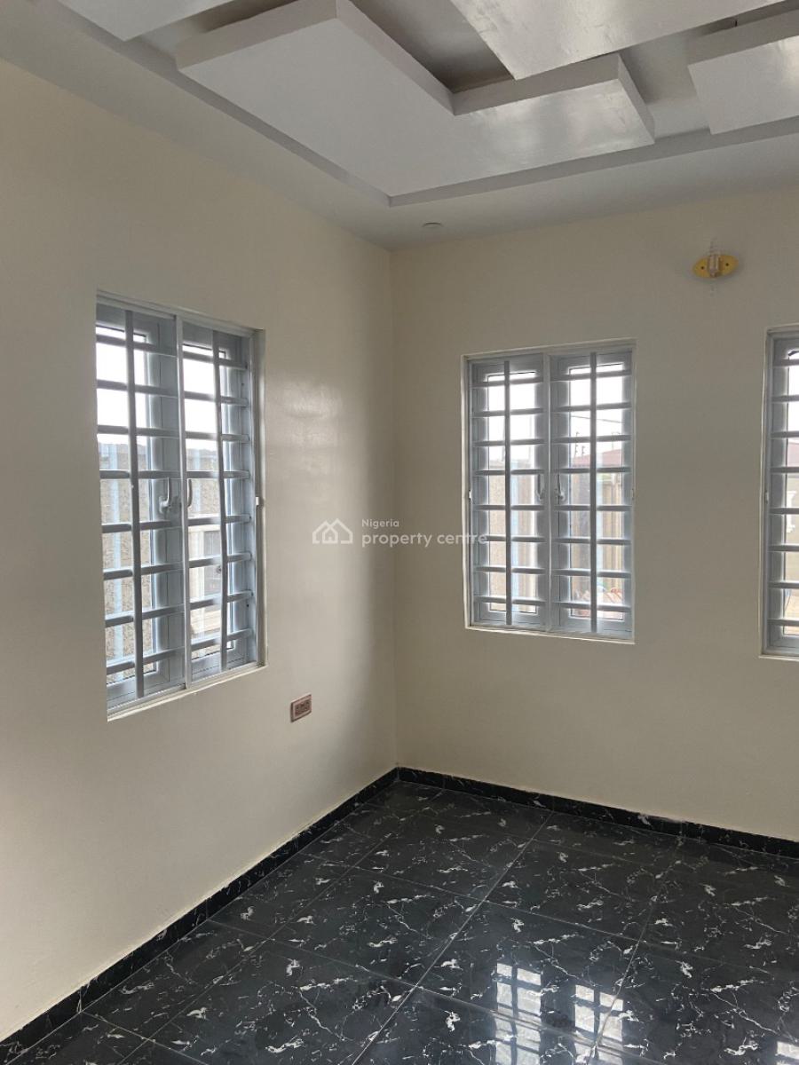 a Luxurious 3 Bedroom Flat, Damolapa Along Lucky Fiber Road, Ikorodu, Lagos, Flat / Apartment for Rent