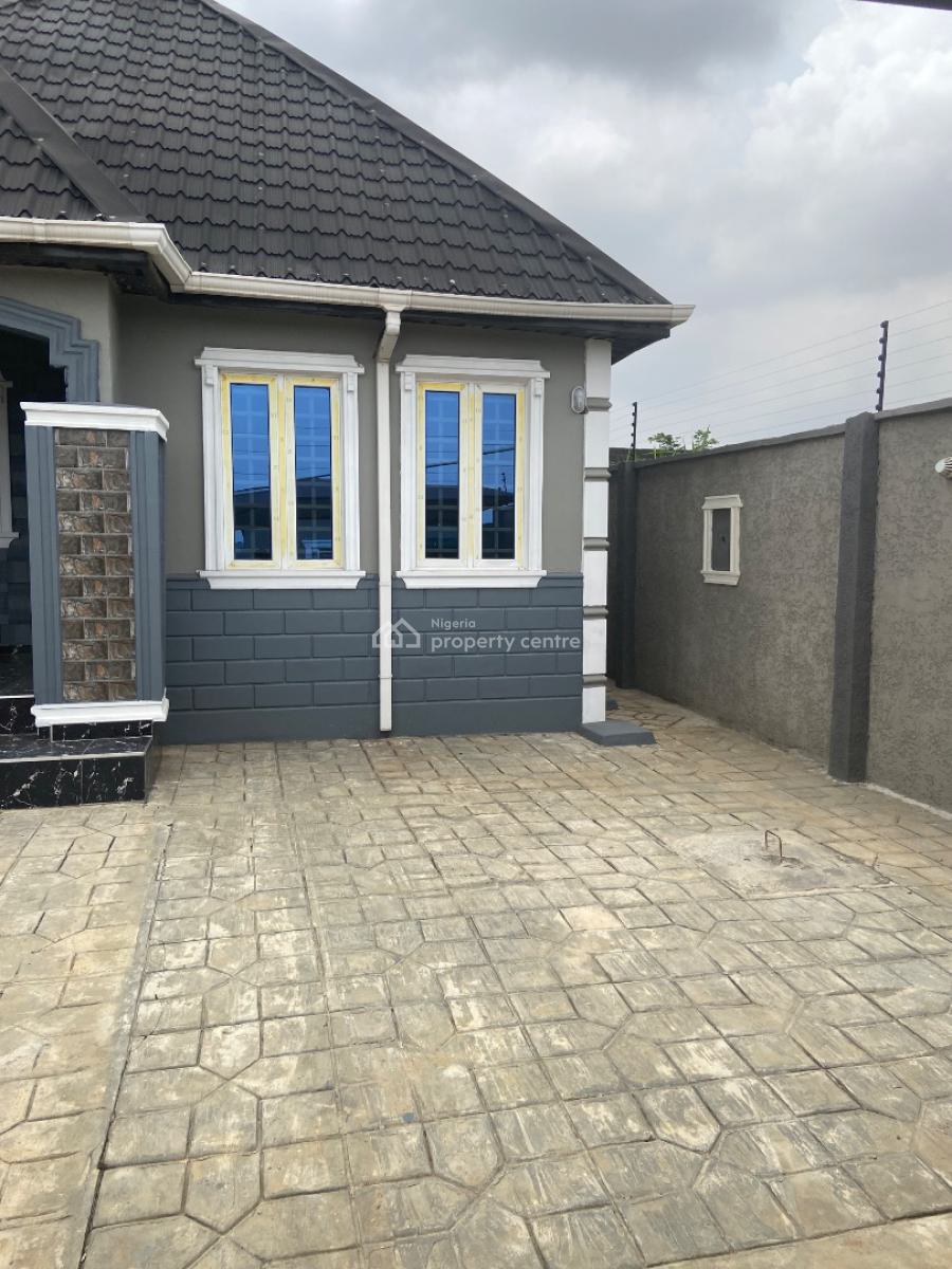 a Luxurious 3 Bedroom Flat, Damolapa Along Lucky Fiber Road, Ikorodu, Lagos, Flat / Apartment for Rent