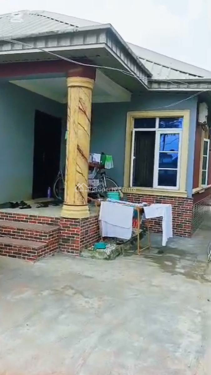 Executive 3 Bedroom Bungalow (ensuite), Off Olaniyi Street, New Oko-oba, Agege, Lagos, Detached Bungalow for Sale