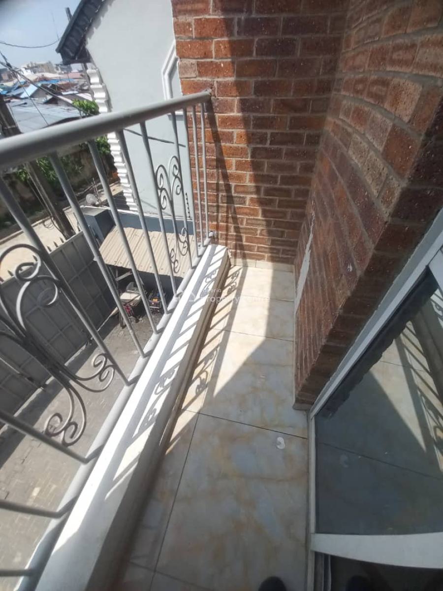 Two Bedroom Flat, Off Admiralty, Lekki Phase 1, Lekki, Lagos, Flat / Apartment for Rent