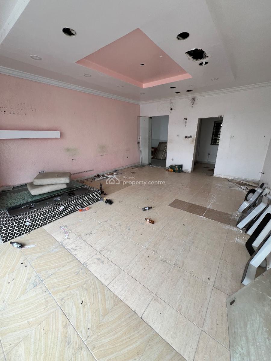Beautiful Shop Spaces Directly Facing a Major Commercial Road, Lekki Phase 1, Lekki, Lagos, Commercial Property for Rent
