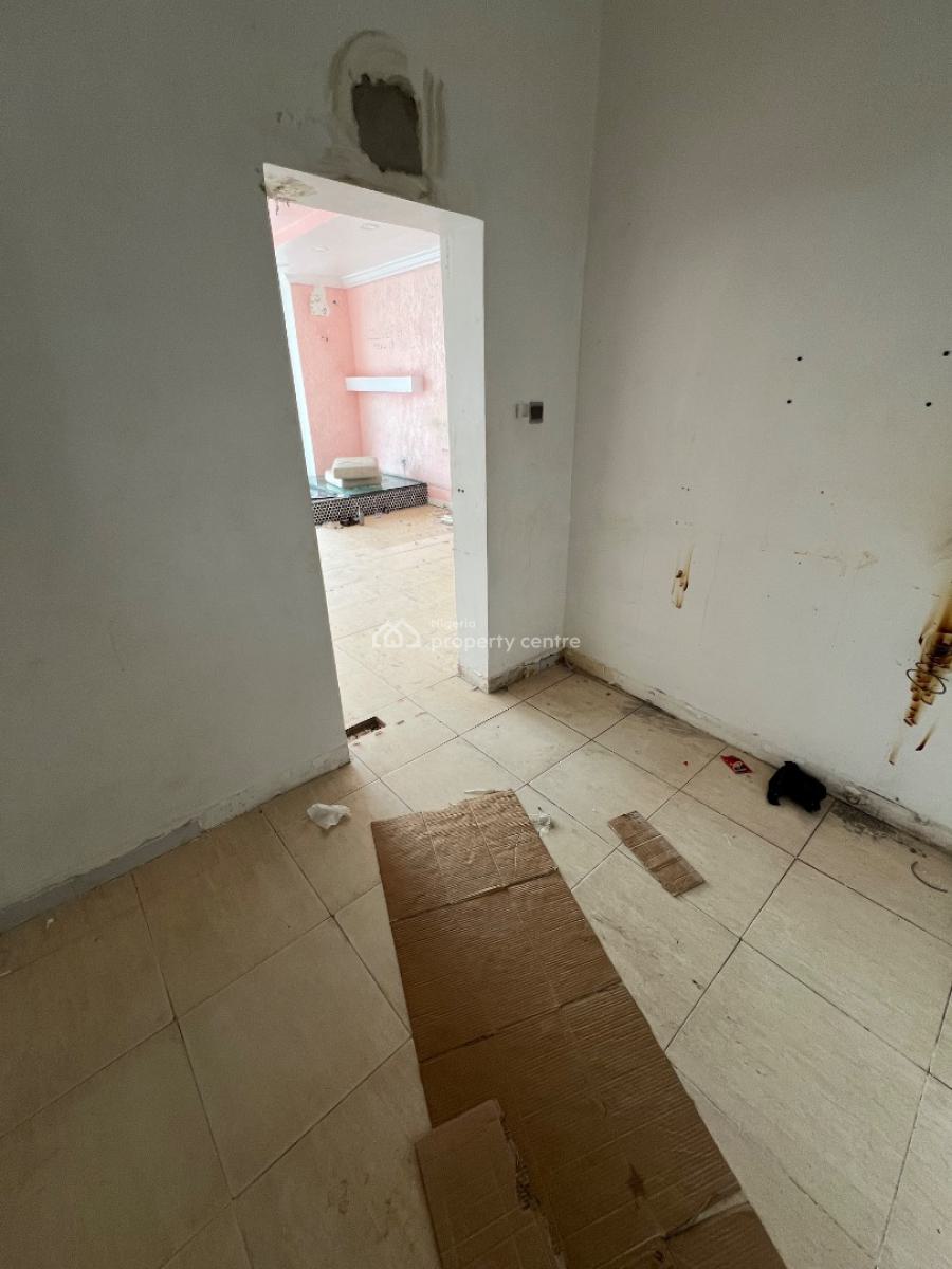 Beautiful Shop Spaces Directly Facing a Major Commercial Road, Lekki Phase 1, Lekki, Lagos, Commercial Property for Rent