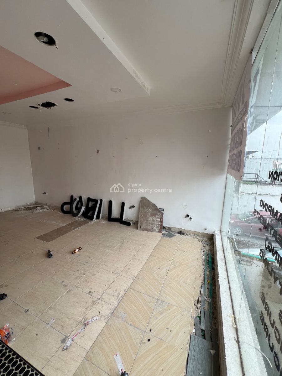 Beautiful Shop Spaces Directly Facing a Major Commercial Road, Lekki Phase 1, Lekki, Lagos, Commercial Property for Rent