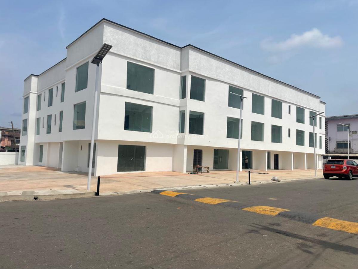 Newly Built 32 Luxury Shops Complex for Long Lease at a Corner Pease, Umuahia, Abia, Plaza / Complex / Mall for Rent