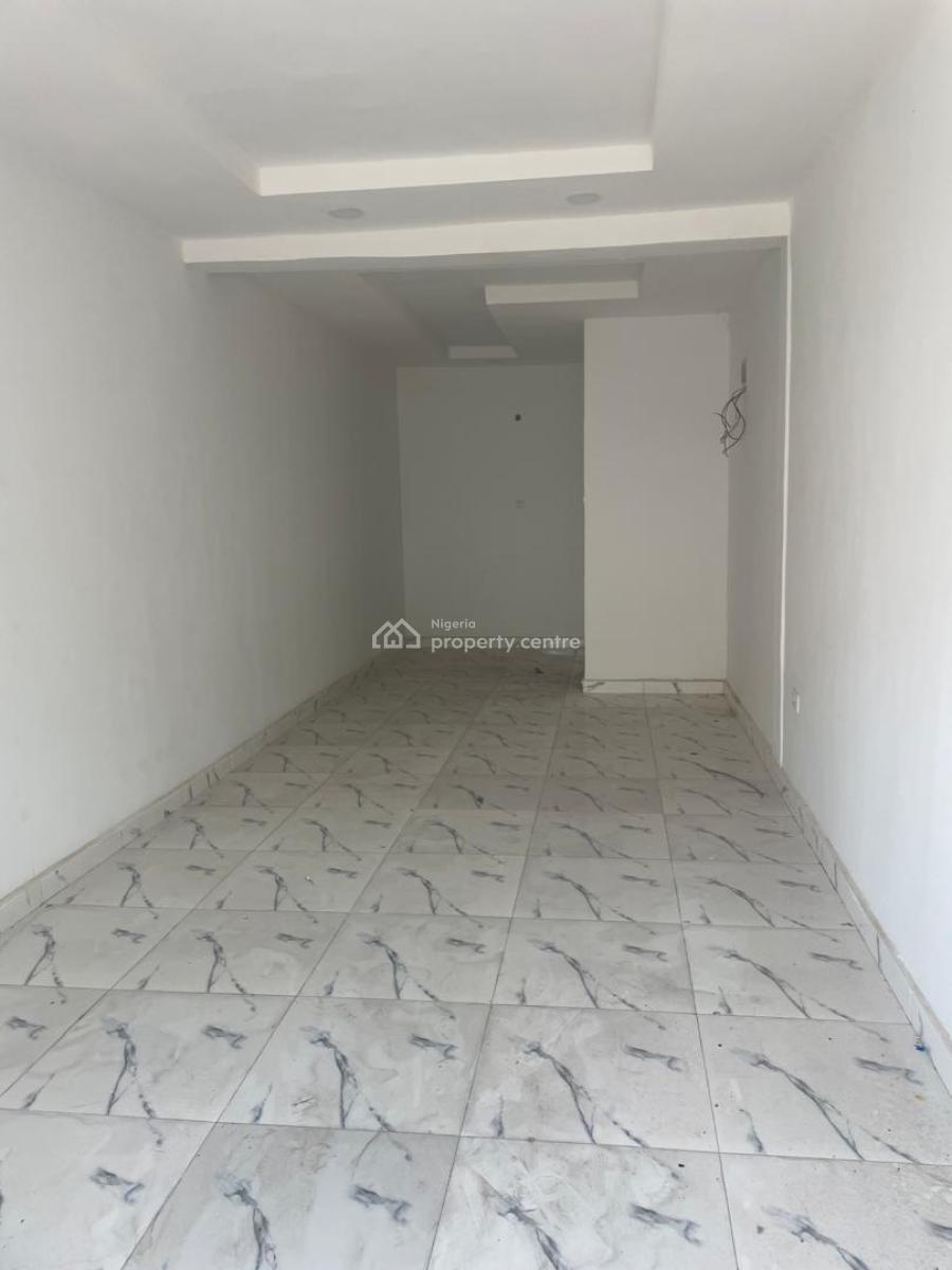 Newly Built 32 Luxury Shops Complex for Long Lease at a Corner Pease, Umuahia, Abia, Plaza / Complex / Mall for Rent