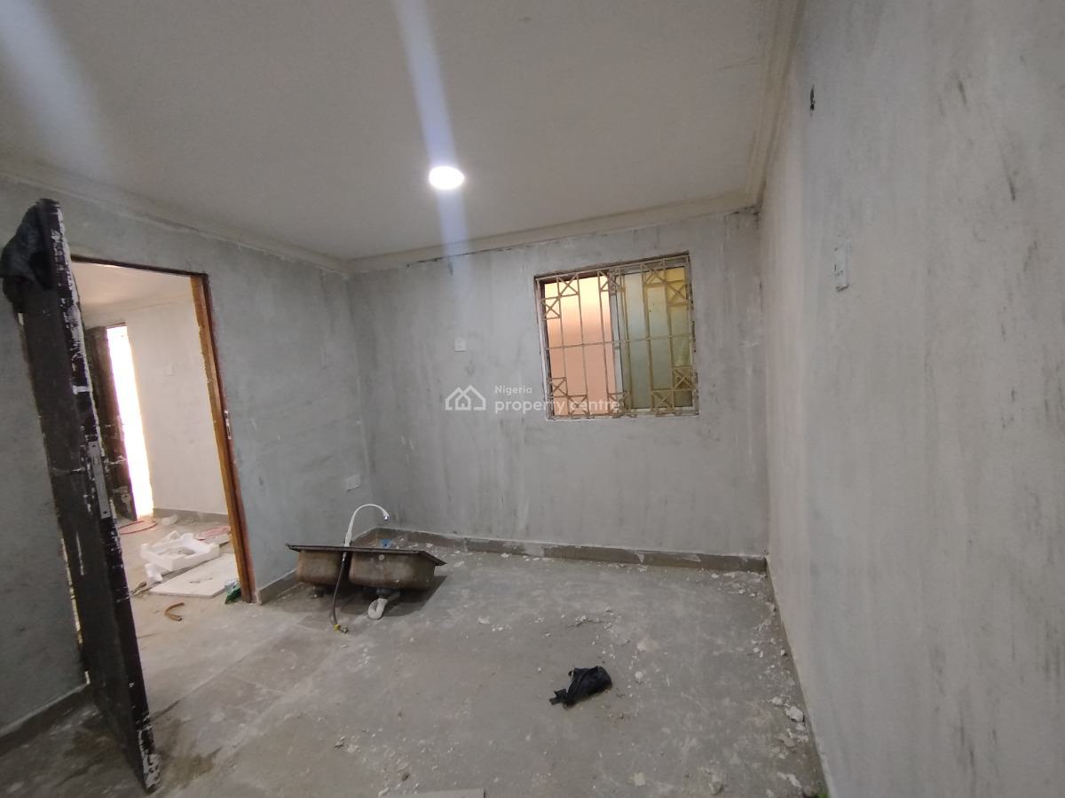 Well Renovated 1 Bedroom Apartment Bq, By Pinnacle Fuel Station Lekki Right, Lekki Phase 1, Lekki, Lagos, Mini Flat (room and Parlour) for Rent