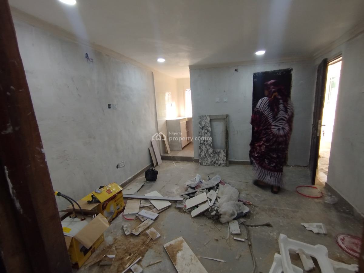 Well Renovated 1 Bedroom Apartment Bq, By Pinnacle Fuel Station Lekki Right, Lekki Phase 1, Lekki, Lagos, Mini Flat (room and Parlour) for Rent