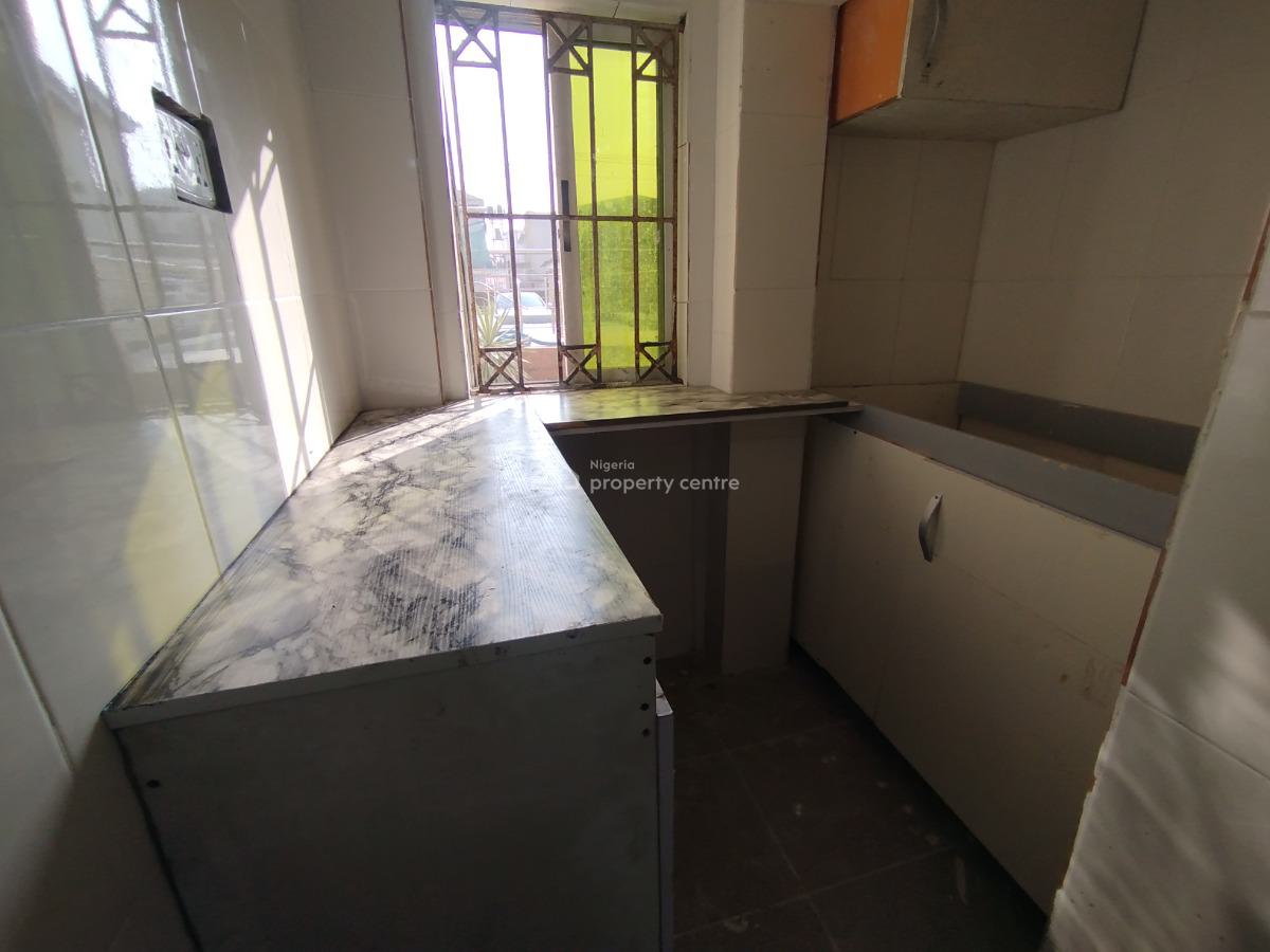 Well Renovated 1 Bedroom Apartment Bq, By Pinnacle Fuel Station Lekki Right, Lekki Phase 1, Lekki, Lagos, Mini Flat (room and Parlour) for Rent