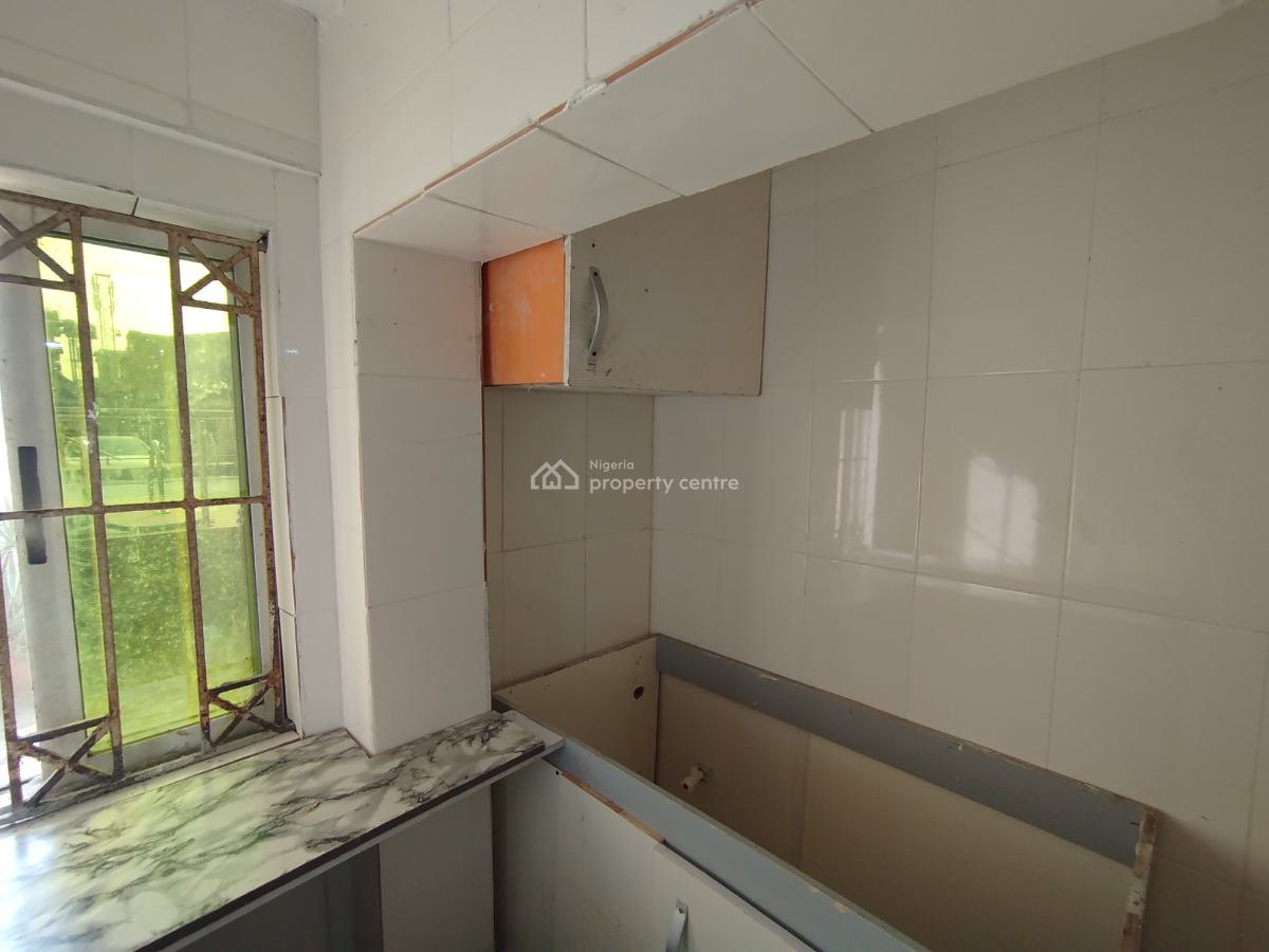 Well Renovated 1 Bedroom Apartment Bq, By Pinnacle Fuel Station Lekki Right, Lekki Phase 1, Lekki, Lagos, Mini Flat (room and Parlour) for Rent