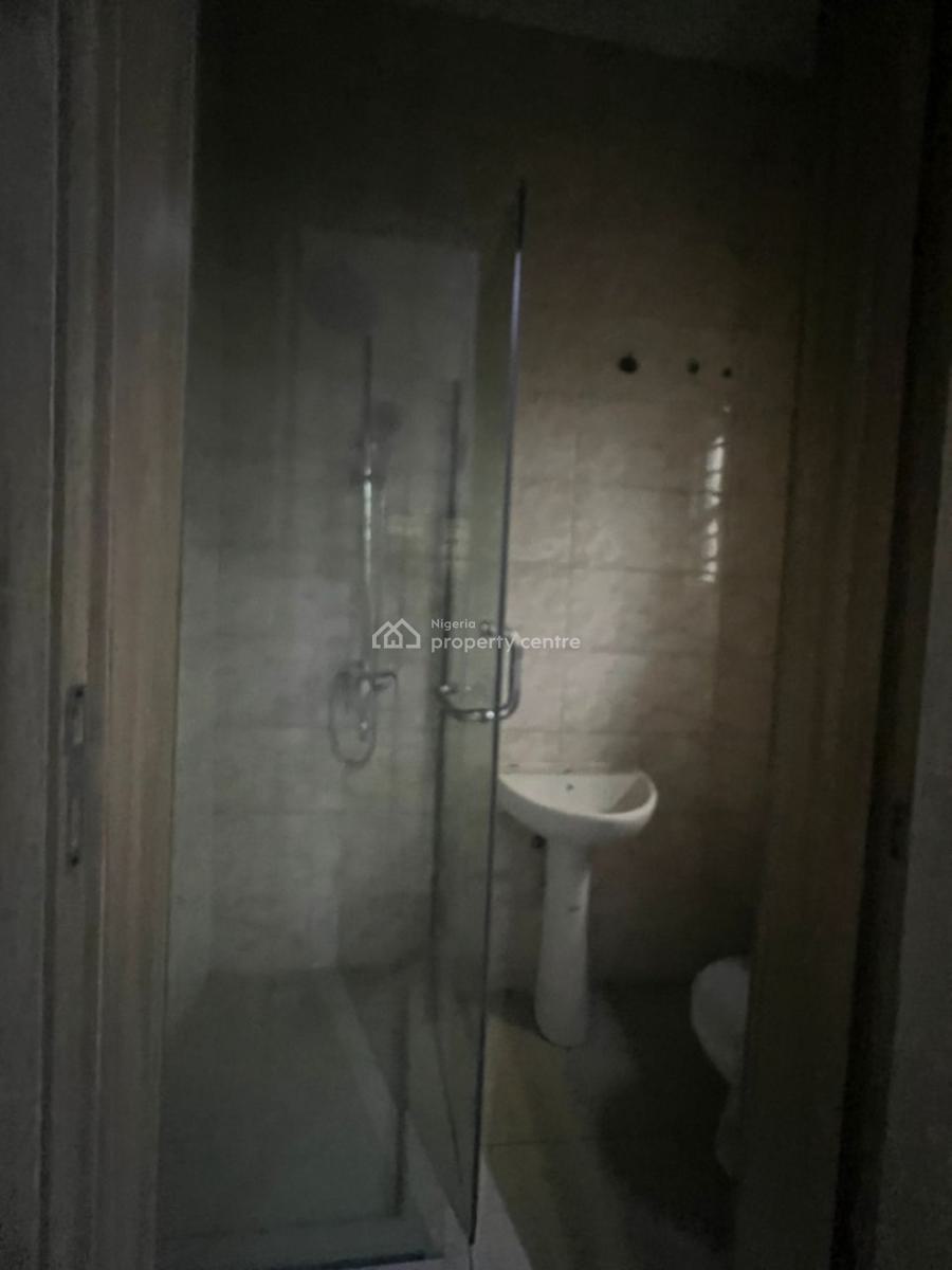 Serviced Spacious Room Sharing Kitchen Only, Orchid Road, Lekki, Lagos, Flat / Apartment for Rent