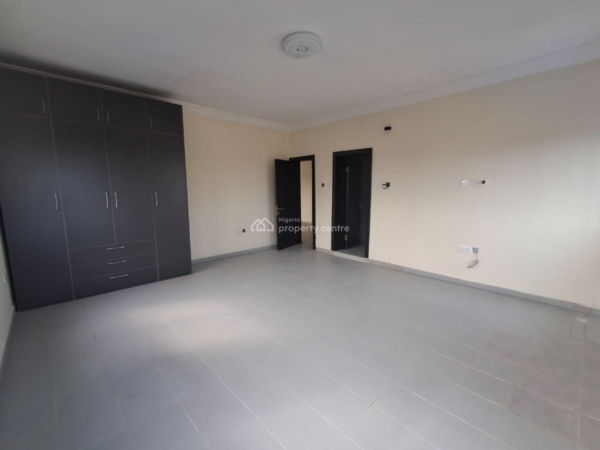 Newly Renovated 3 Bedroom Apartments, Lekki Phase 1, Lekki, Lagos, Flat / Apartment for Rent