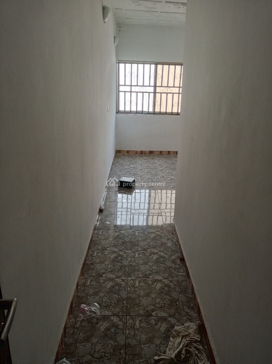 Luxurious Shared Apartment Upstairs, Ilaje Off Mobil Road, Ajah, Lagos, Self Contain (single Rooms) for Rent