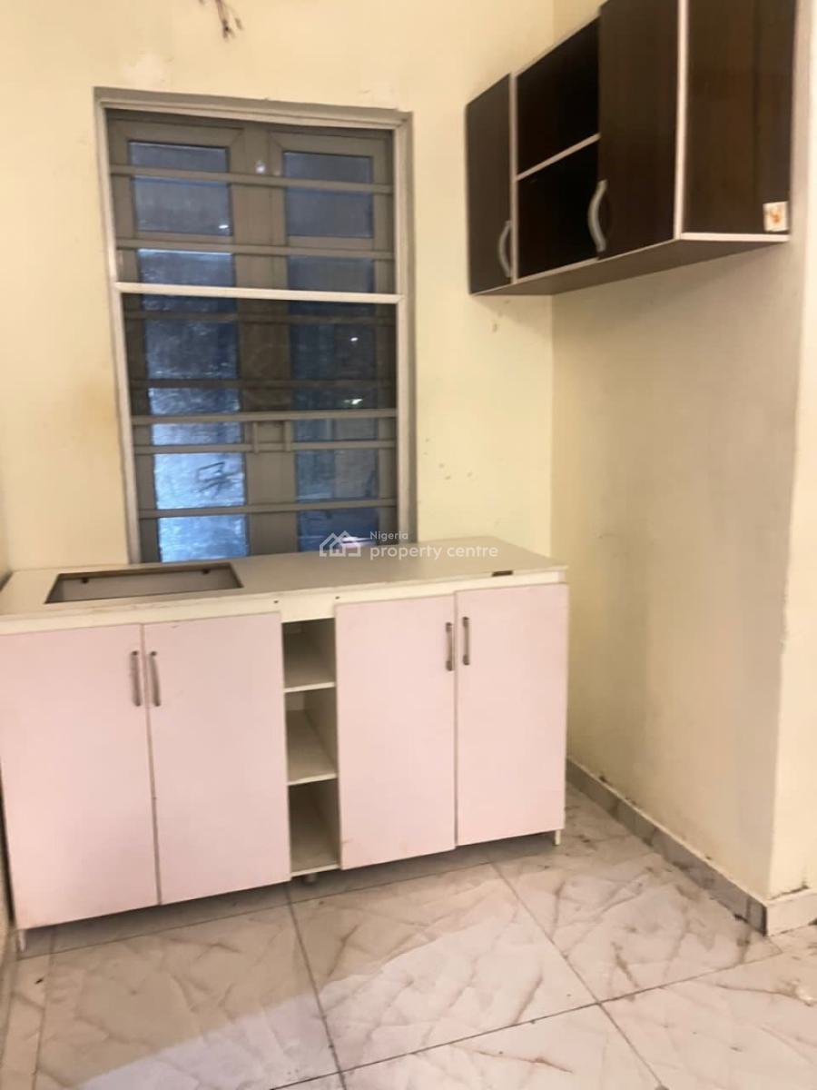 Spacious Executive Standard Master Bedroom with Personal Kitchen, Ikota Villa Estate Close to Mega Chicken, Ikota, Lekki, Lagos, Self Contain (single Rooms) for Rent