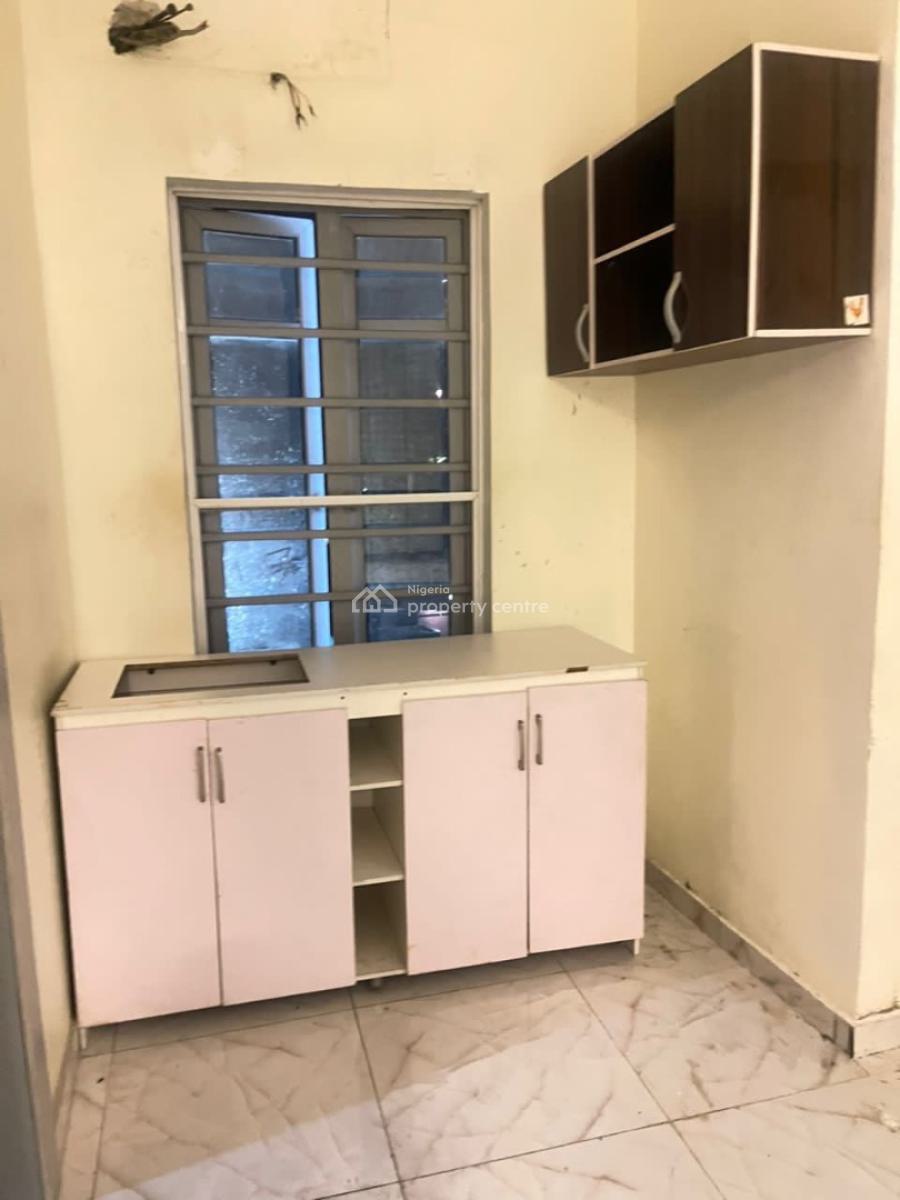 Spacious Executive Standard Master Bedroom with Personal Kitchen, Ikota Villa Estate Close to Mega Chicken, Ikota, Lekki, Lagos, Self Contain (single Rooms) for Rent