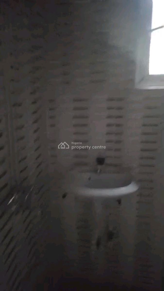 Executive 2 Bedroom Flat, Ebute Metta East, Yaba, Lagos, Flat / Apartment for Rent