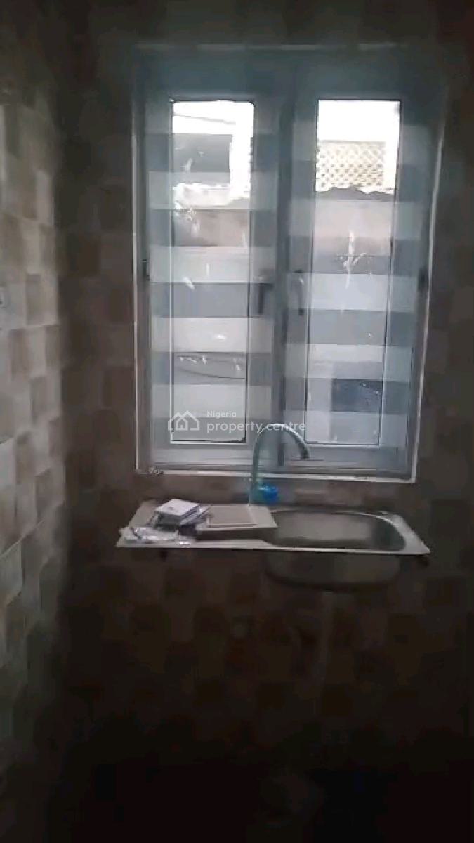 Executive 2 Bedroom Flat, Ebute Metta East, Yaba, Lagos, Flat / Apartment for Rent