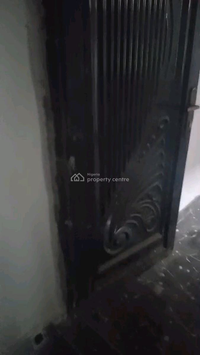 Executive 2 Bedroom Flat, Ebute Metta East, Yaba, Lagos, Flat / Apartment for Rent