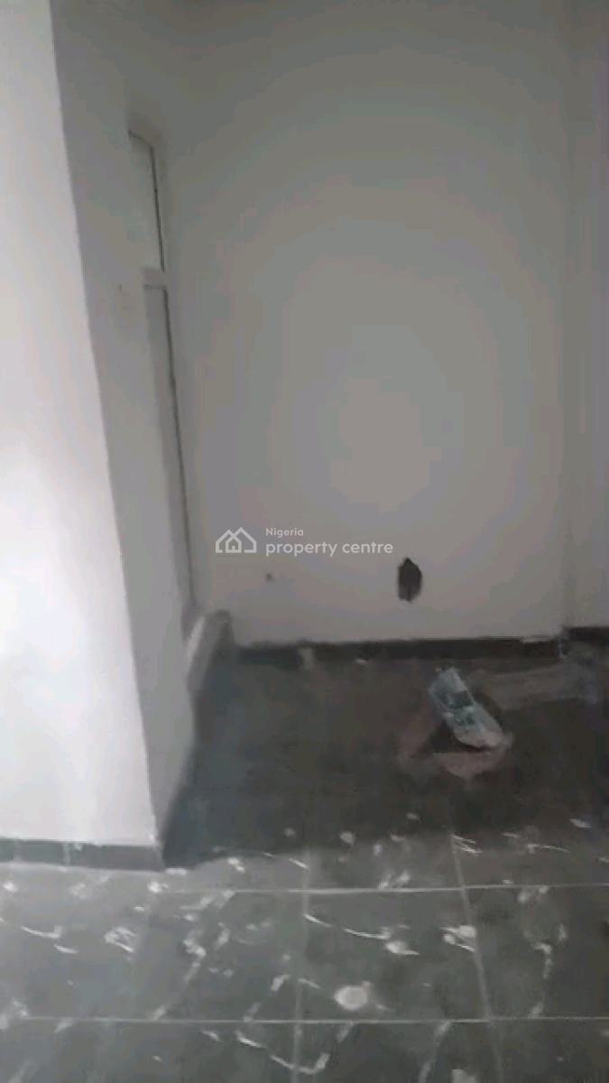 Executive 2 Bedroom Flat, Ebute Metta East, Yaba, Lagos, Flat / Apartment for Rent