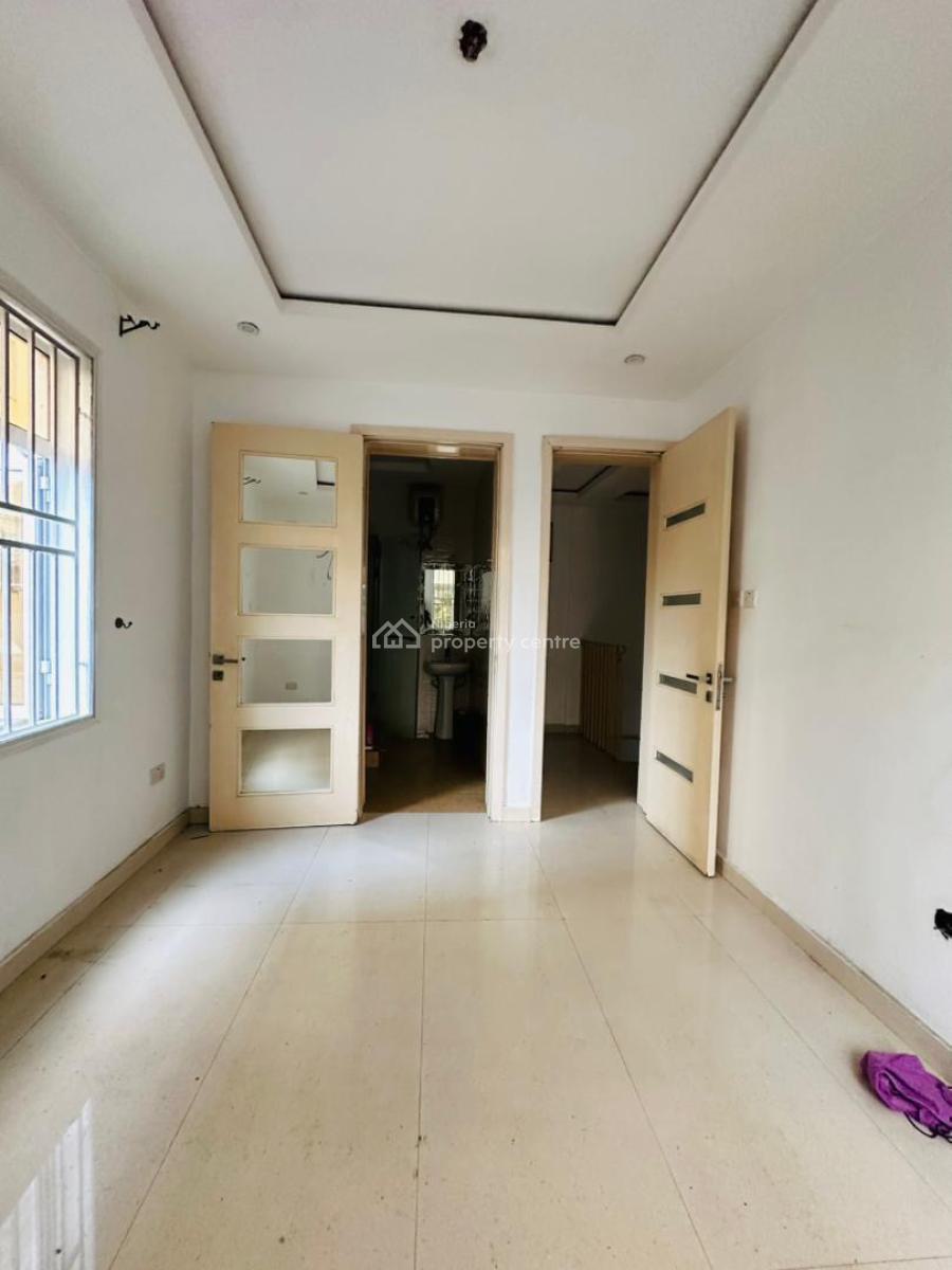 Nicely Built 2 Bedroom Maisonette, Lekki Phase 1, Lekki, Lagos, Flat / Apartment for Rent