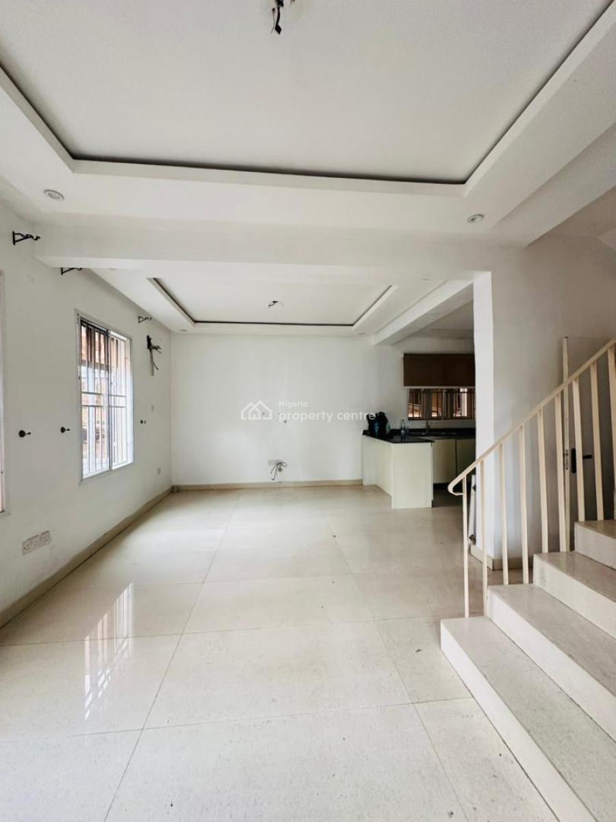 Nicely Built 2 Bedroom Maisonette, Lekki Phase 1, Lekki, Lagos, Flat / Apartment for Rent