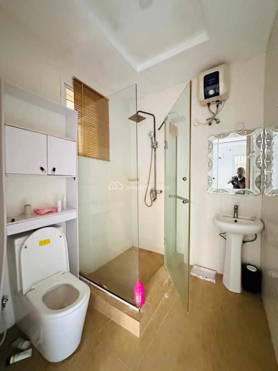 Nicely Built 2 Bedroom Maisonette, Lekki Phase 1, Lekki, Lagos, Flat / Apartment for Rent