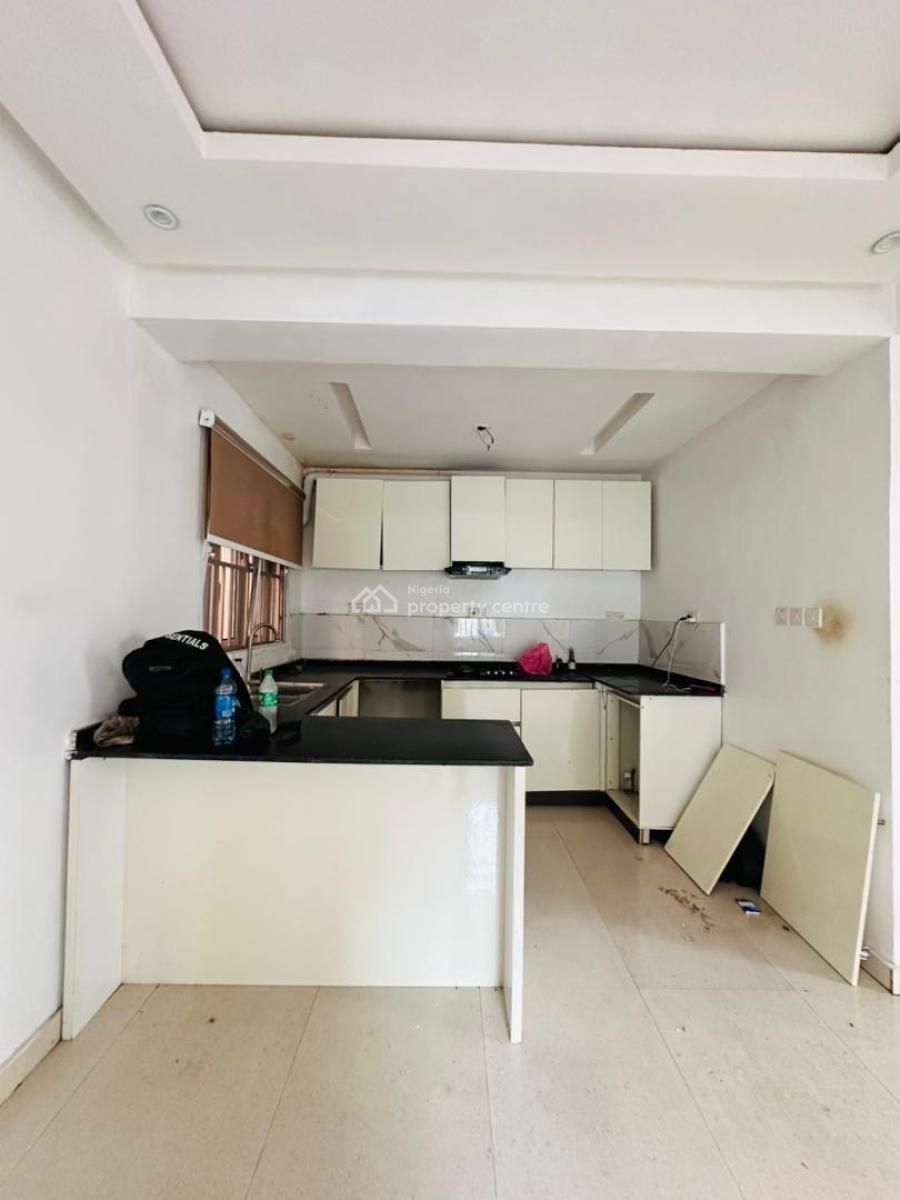 Nicely Built 2 Bedroom Maisonette, Lekki Phase 1, Lekki, Lagos, Flat / Apartment for Rent