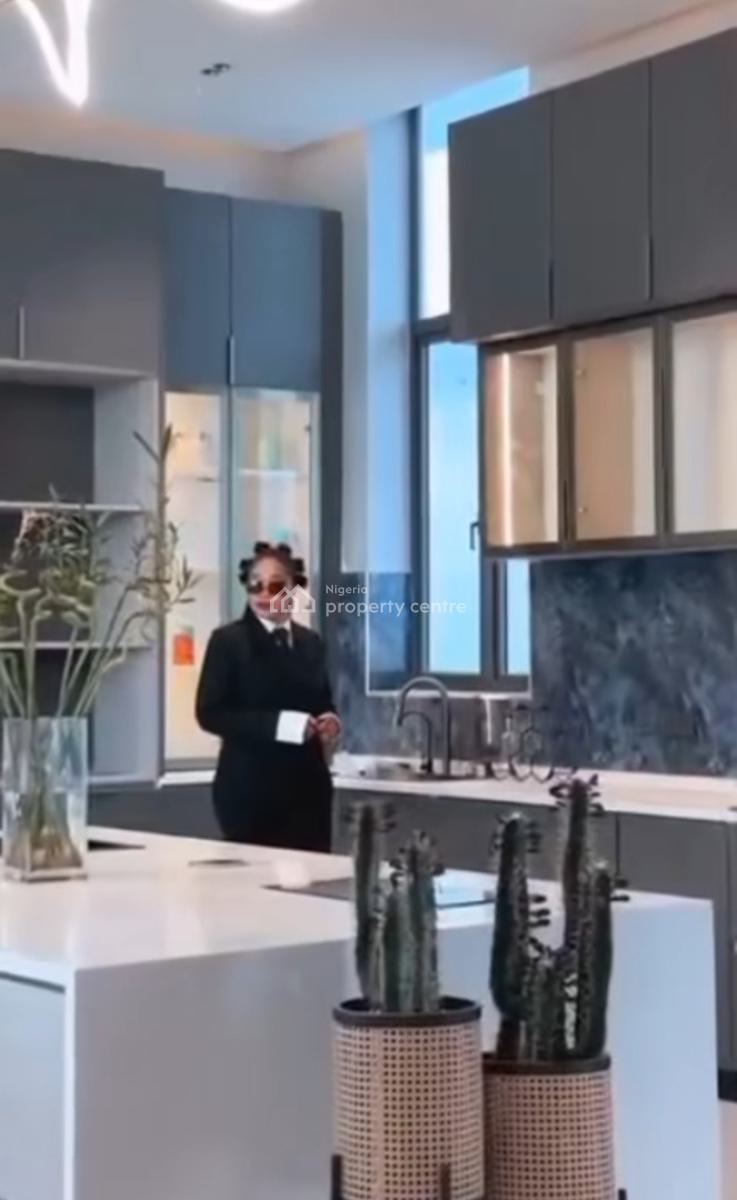 8 Bedrooms (all En-suite) ‎ ‎2-bq‎ ‎central Solar Power, Asokoro District, Abuja, Detached Duplex for Sale