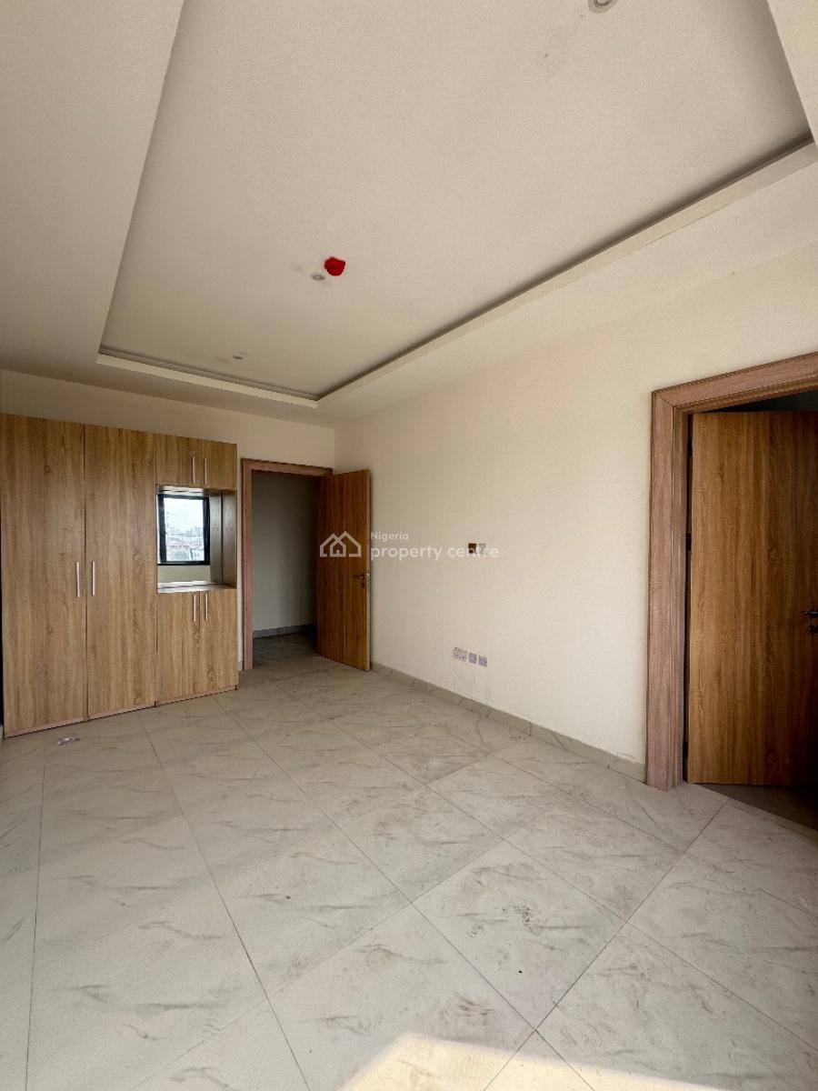 Stunning Three (3) Bedroom Apartment with Pool, Gym Elevator and Bq, Lekki Phase 1, Lekki, Lagos, Flat / Apartment for Sale