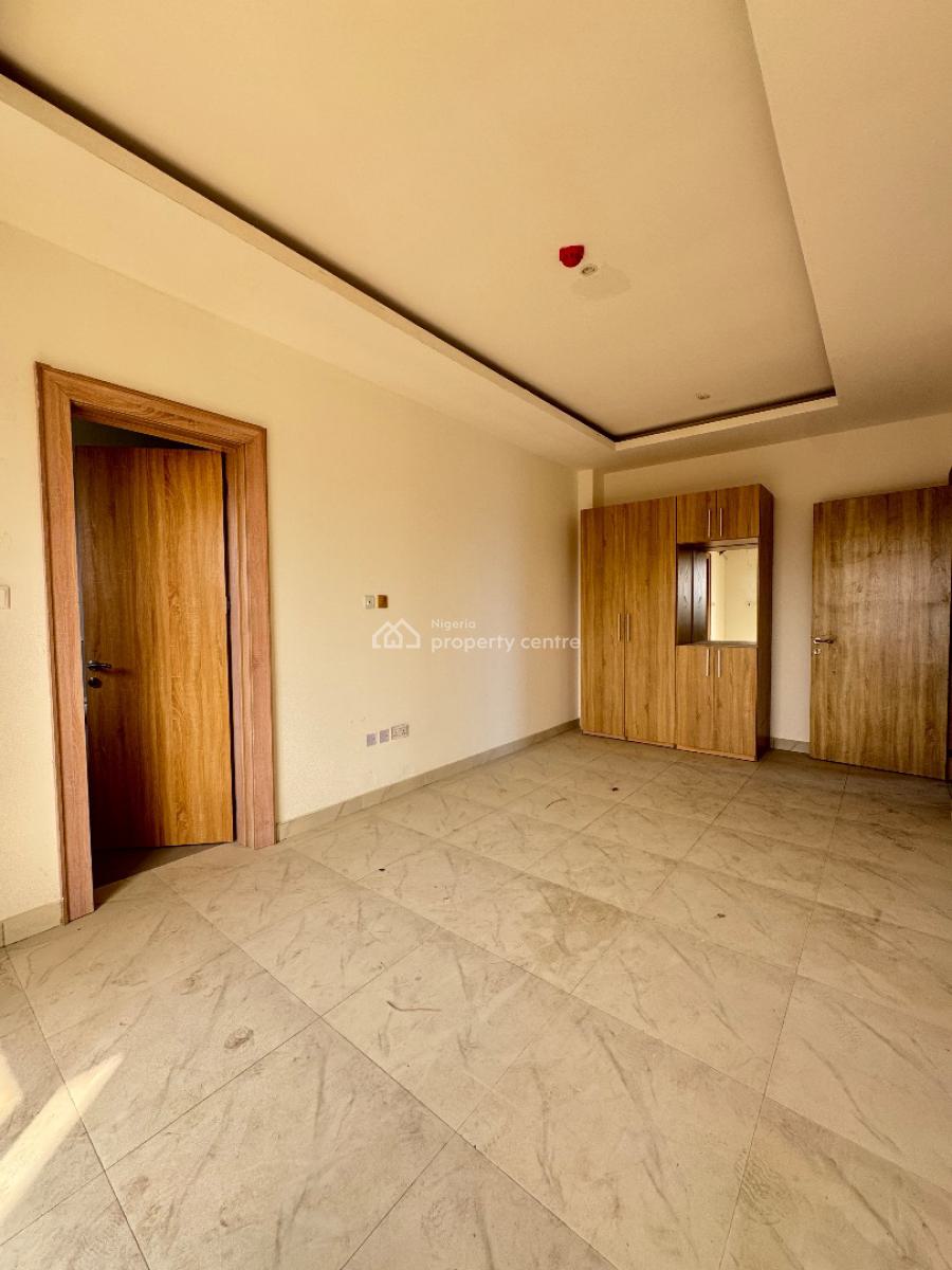 Stunning Three (3) Bedroom Apartment with Pool, Gym Elevator and Bq, Lekki Phase 1, Lekki, Lagos, Flat / Apartment for Sale