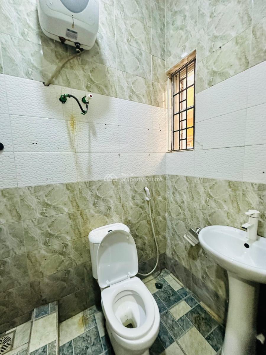 Nicely Built 2 Bedroom Apartment, Lekki Phase 1, Lekki, Lagos, Flat / Apartment for Rent