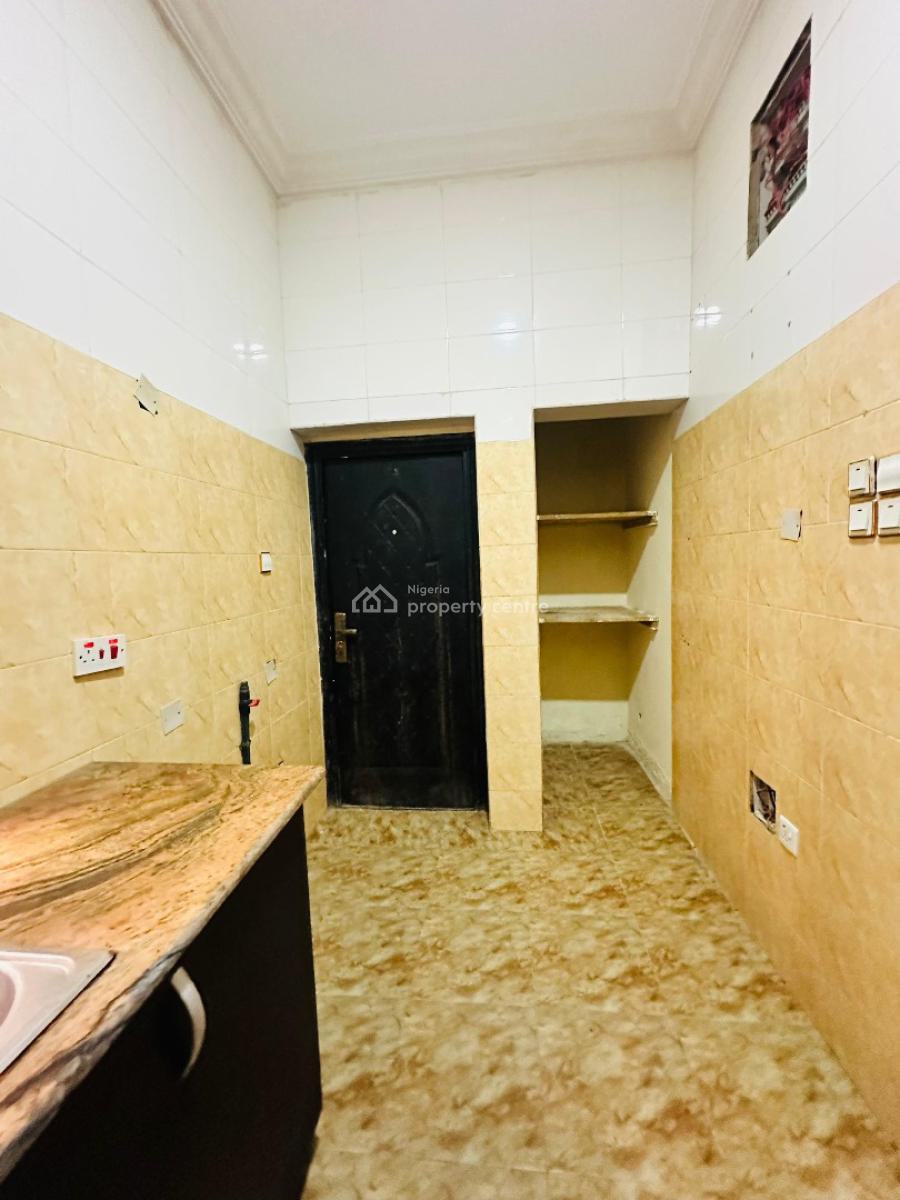 Nicely Built 2 Bedroom Apartment, Lekki Phase 1, Lekki, Lagos, Flat / Apartment for Rent