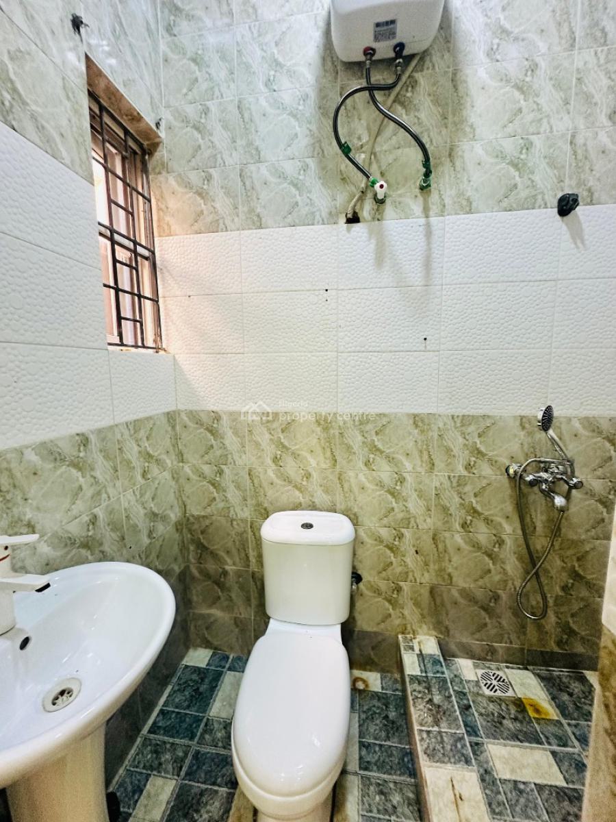 Nicely Built 2 Bedroom Apartment, Lekki Phase 1, Lekki, Lagos, Flat / Apartment for Rent