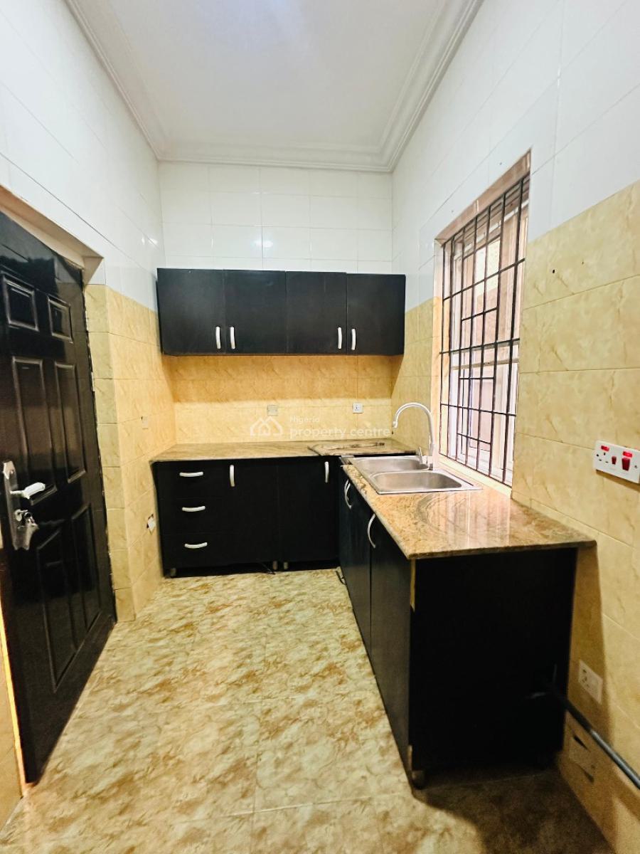 Nicely Built 2 Bedroom Apartment, Lekki Phase 1, Lekki, Lagos, Flat / Apartment for Rent