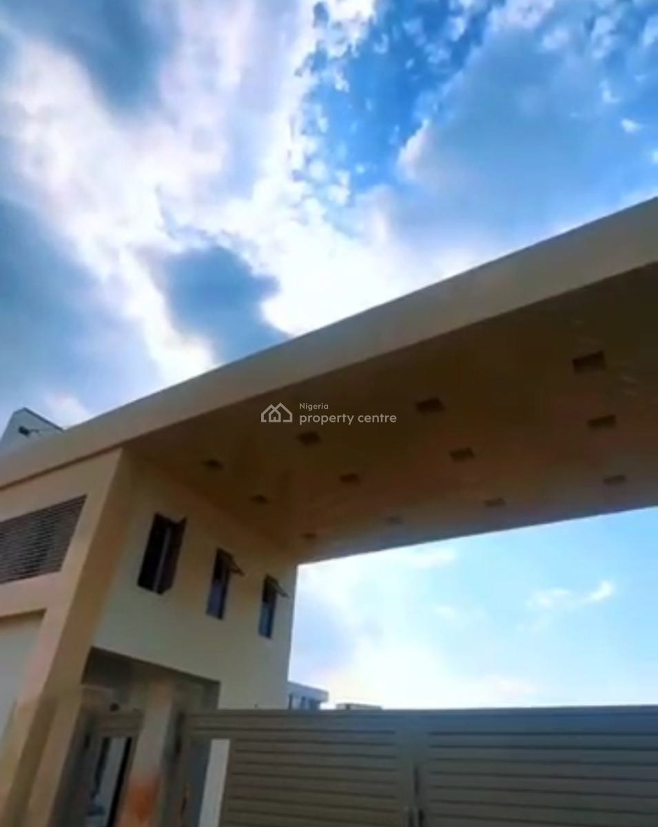 4 Bedrooms, All Ensuite  2 Spacious Living Rooms  a Dedicated Laundry, Guzape District, Abuja, House for Sale