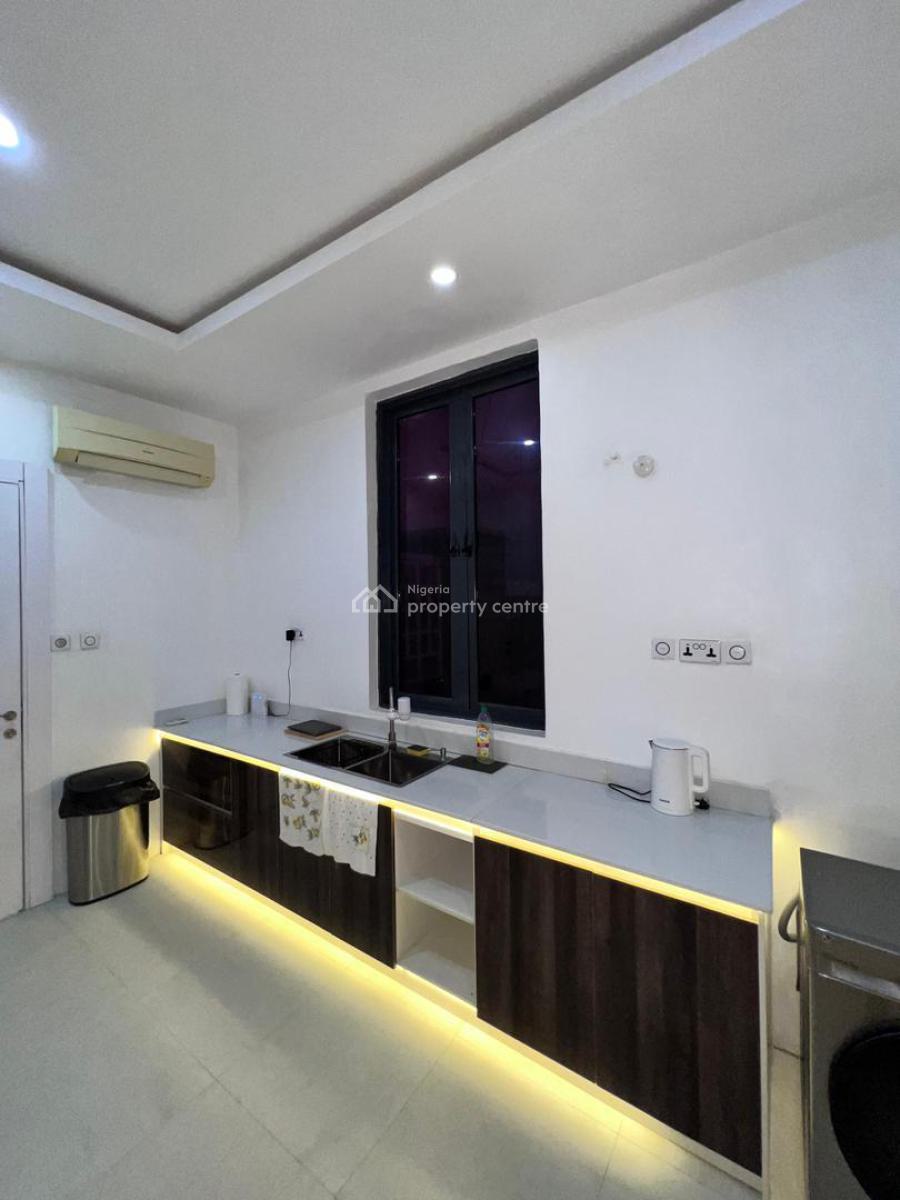 Very Spacious Well Furnished 3 Bedroom Apartment, Lekki Phase 1, Lekki, Lagos, Flat / Apartment for Rent