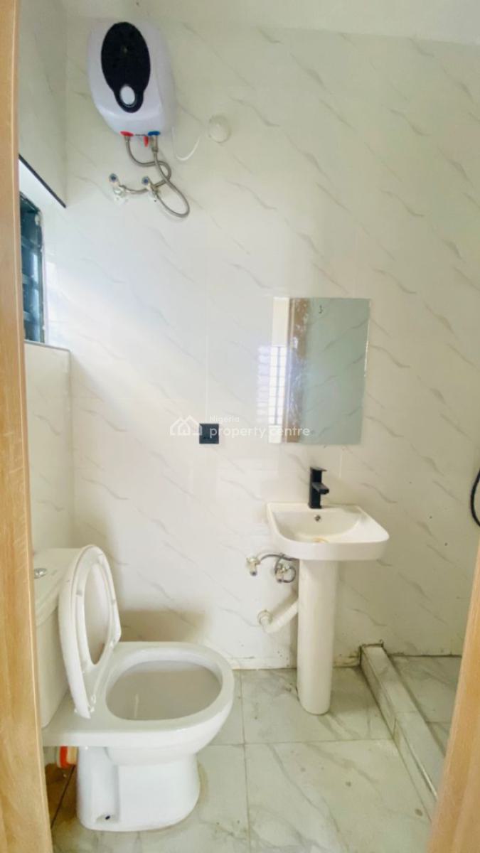 New Luxury Standard Ensuite 2 Bedroom Spacious Apartment Up/ Ground Floor, Behind Blenco Sangotedo, Sangotedo, Ajah, Lagos, Flat / Apartment for Rent