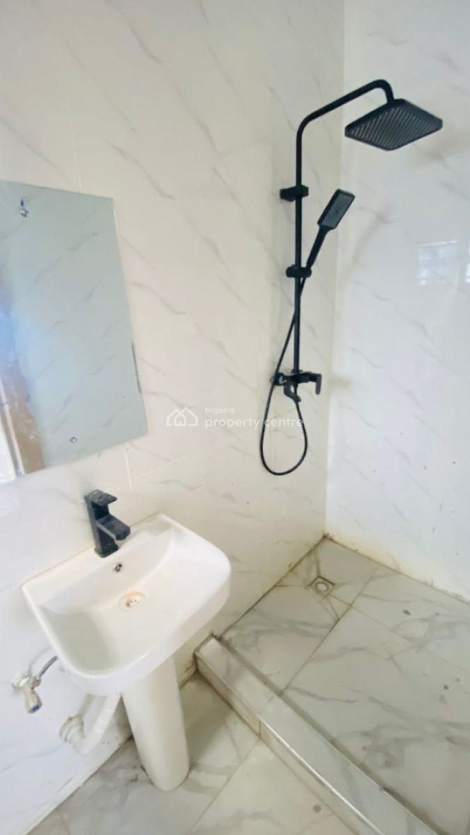 New Luxury Standard Ensuite 2 Bedroom Spacious Apartment Up/ Ground Floor, Behind Blenco Sangotedo, Sangotedo, Ajah, Lagos, Flat / Apartment for Rent