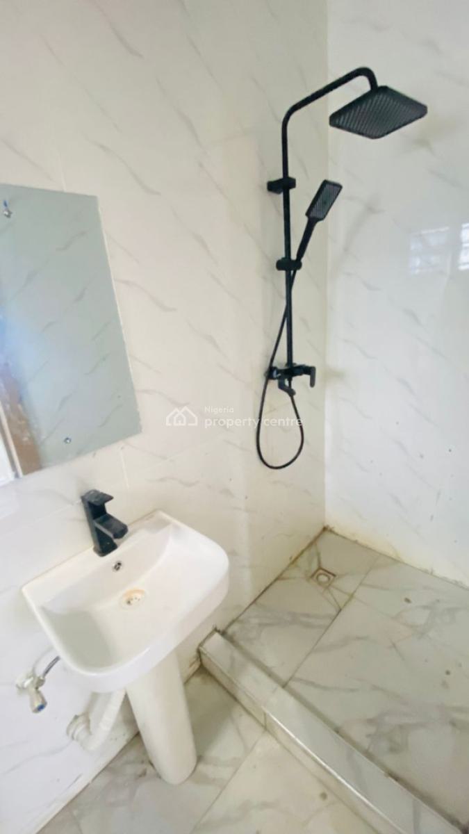 New Luxury Standard Ensuite 2 Bedroom Spacious Apartment Up/ Ground Floor, Behind Blenco Sangotedo, Sangotedo, Ajah, Lagos, Flat / Apartment for Rent
