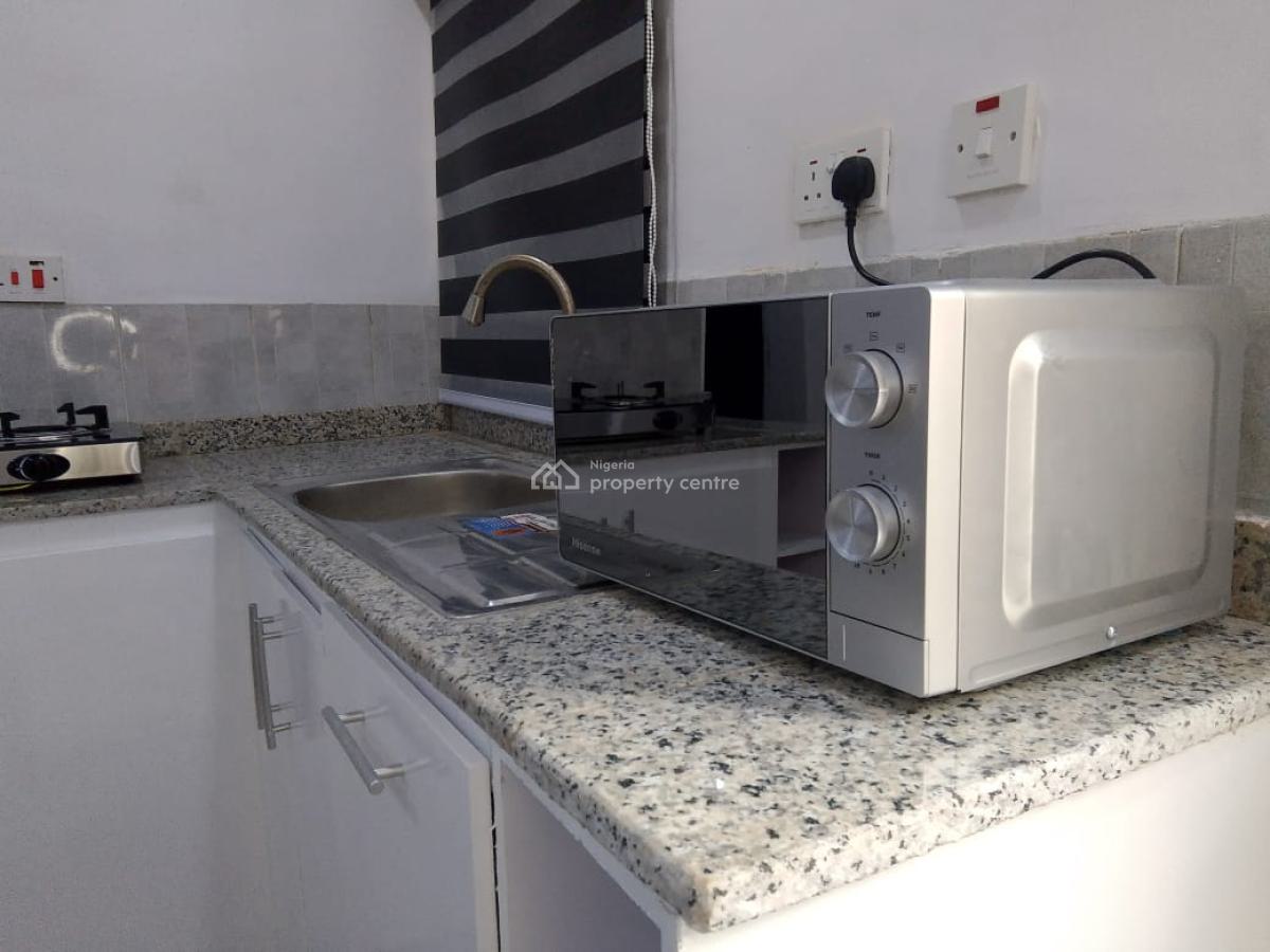 2 Bedrooms Ensuite with Open Plan Kitchen and Guest Toilet, Ekololu Street, Surulere, Lagos, Flat / Apartment Short Let