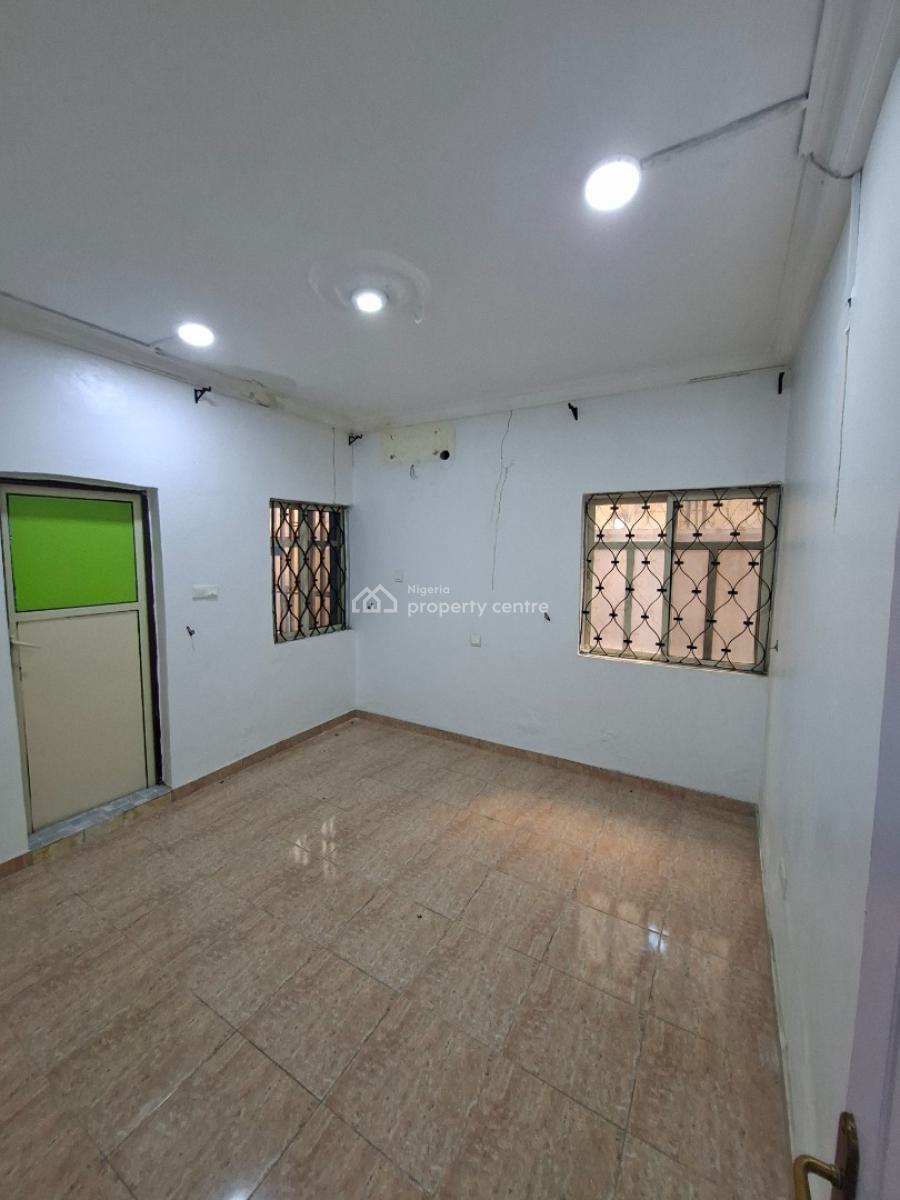 Ground Floor All Rooms Ensuite 3 Bedroom Flat, Ibukunolu Street, Akoka, Yaba, Lagos, Flat / Apartment for Rent
