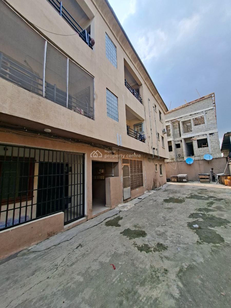 Ground Floor All Rooms Ensuite 3 Bedroom Flat, Ibukunolu Street, Akoka, Yaba, Lagos, Flat / Apartment for Rent