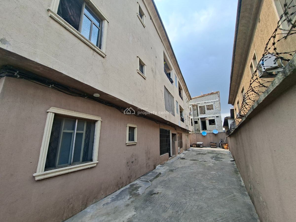 Ground Floor All Rooms Ensuite 3 Bedroom Flat, Ibukunolu Street, Akoka, Yaba, Lagos, Flat / Apartment for Rent