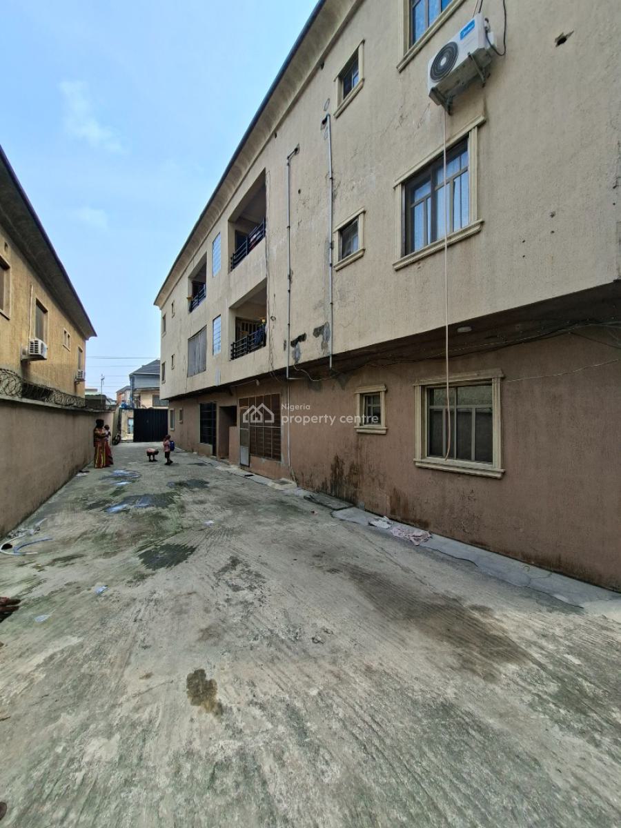 Ground Floor All Rooms Ensuite 3 Bedroom Flat, Ibukunolu Street, Akoka, Yaba, Lagos, Flat / Apartment for Rent