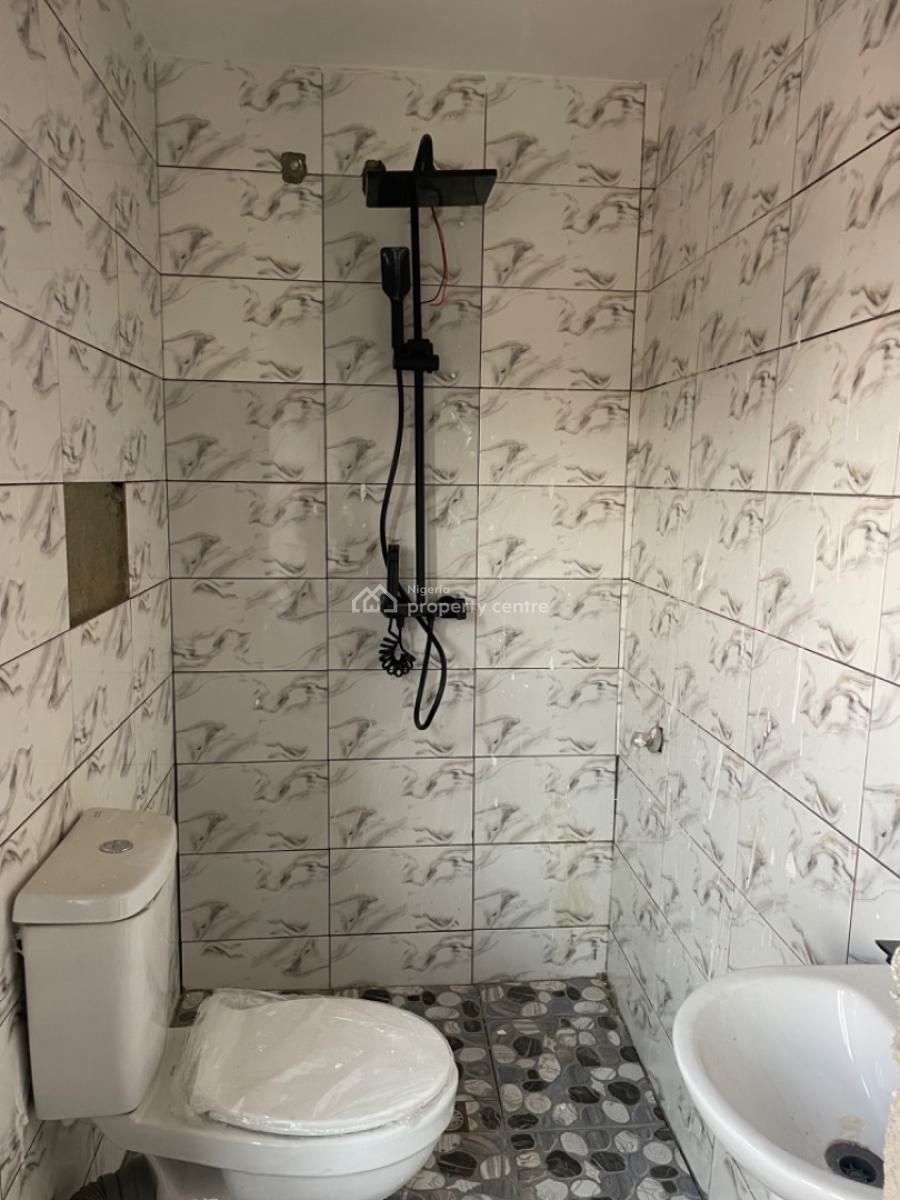 Lovely and Exclusive 2 Bedroom Apartment, Alagomeji, Yaba, Lagos, Flat / Apartment for Rent