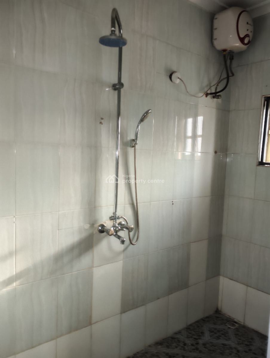 Spacious 3 Bedroom Flat, Rotimi Tom Crescent, Durumi, Abuja, Flat / Apartment for Rent